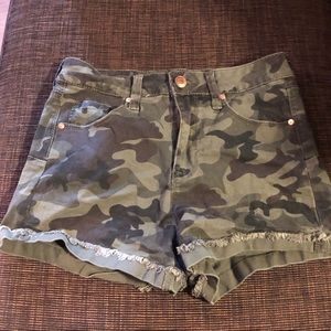 Juniors Camo Shorts Size 5